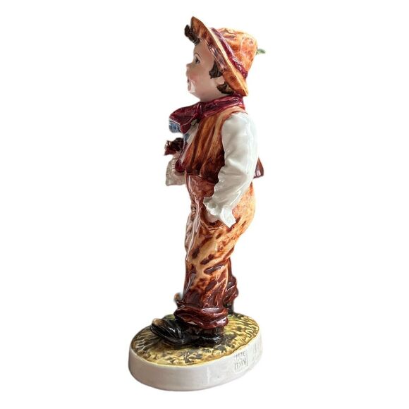 Rare Carlo Mollica Capodimonte Boy Holding Flowers Porcelain Figurine Signed - Picture 4 of 8